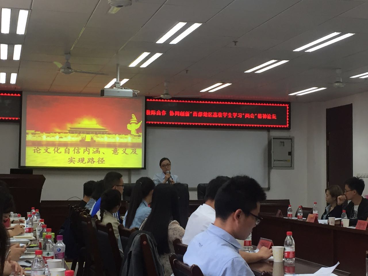 利乐娱乐
代表姜霜发言